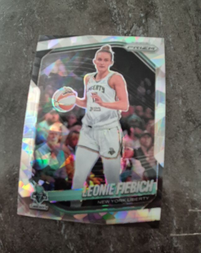 2025 Panini Prizm WNBA #74 Leonie Fiebich — front