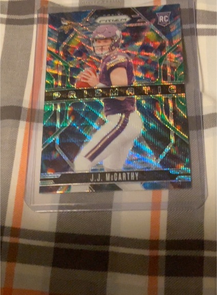 2024 Panini Prizm #8 J.J. McCarthy — front