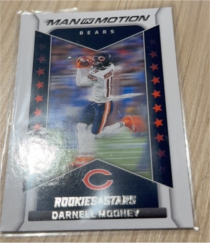 2022 Panini Rookies & Stars Man In Motion #MM-21 Darnell Mooney — front
