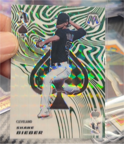 2021 Panini Mosaic #ACE4 Shane Bieber Aces Green Mosaic Prizm — front