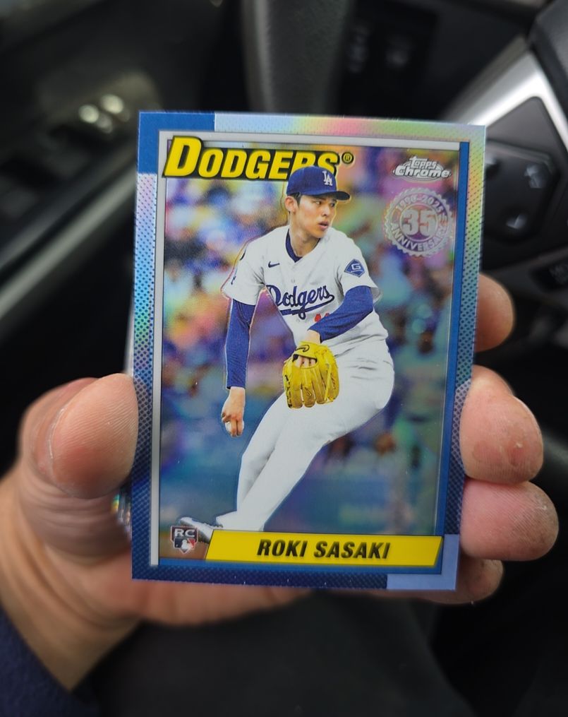 2025 Topps Chrome Update #90CU-18 Roki Sasaki Dodgers Rookie 35th Anniversary Refractor — front