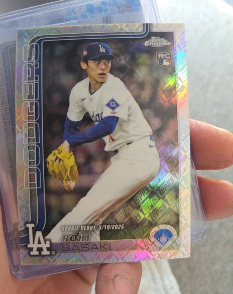 2025 Topps Chrome #217 Roki Sasaki — front
