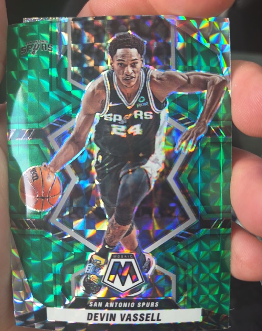 2021-22 Panini Mosaic #36 Devin Vassell — front