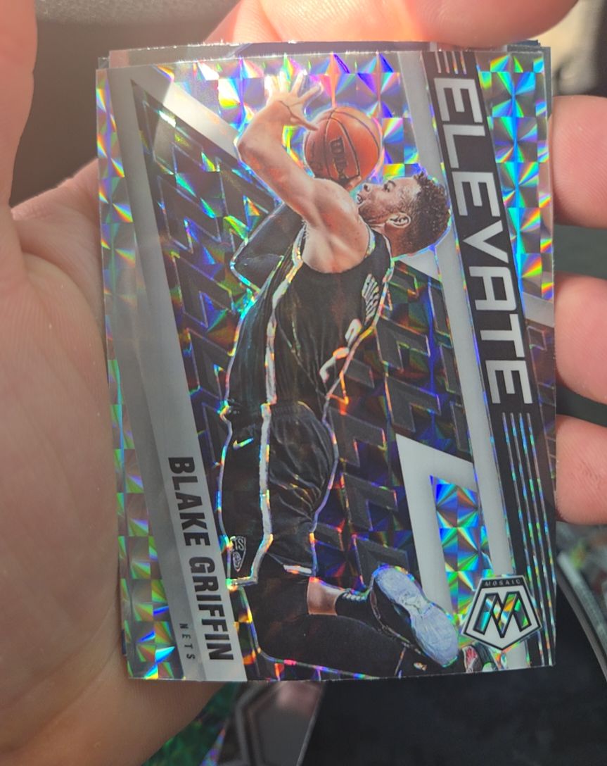 2021-22 Panini Mosaic #15 Blake Griffin Elevate — front