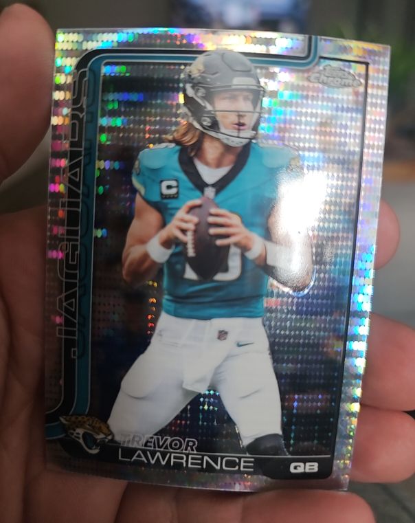 2025 Topps Chrome #138 Trevor Lawrence Pulsar Refractor Jaguars — front