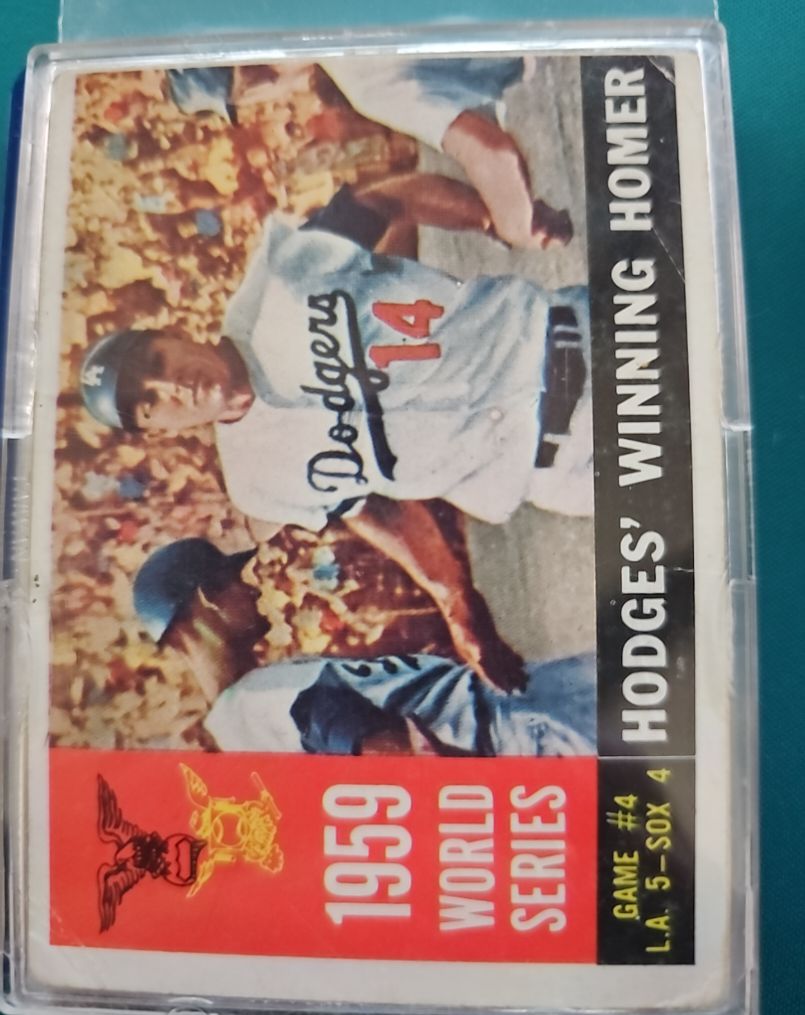 1960 Topps #388 Gil Hodges Winning Homer 1959 World Series Game 4 — front