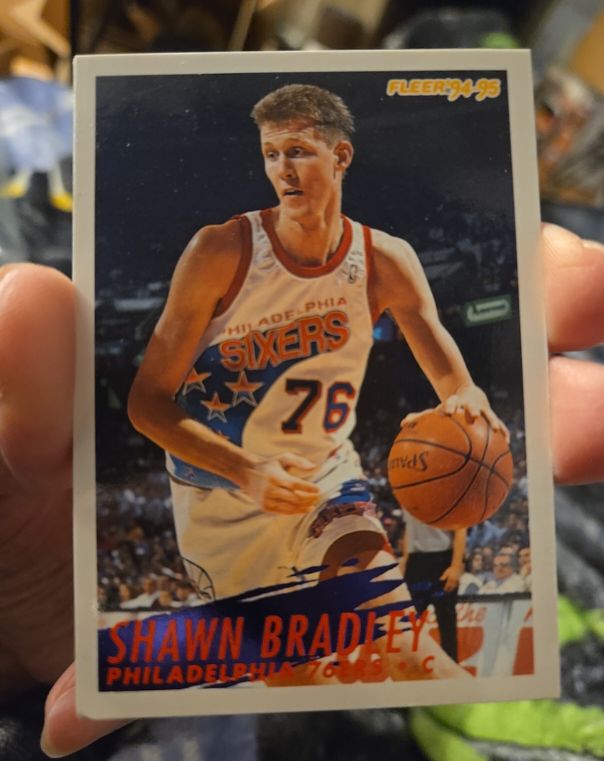 1994-95 Fleer #166 Shawn Bradley Philadelphia 76ers — front
