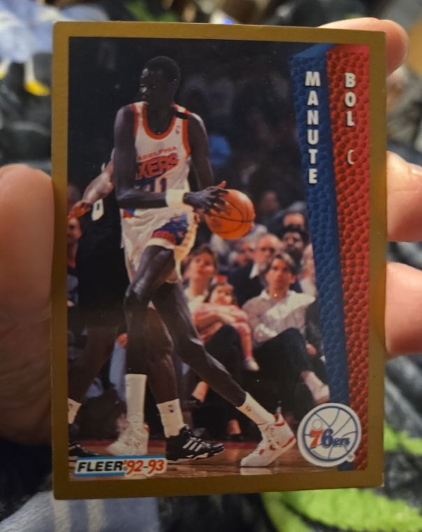 1992-93 Fleer #167 Manute Bol — front