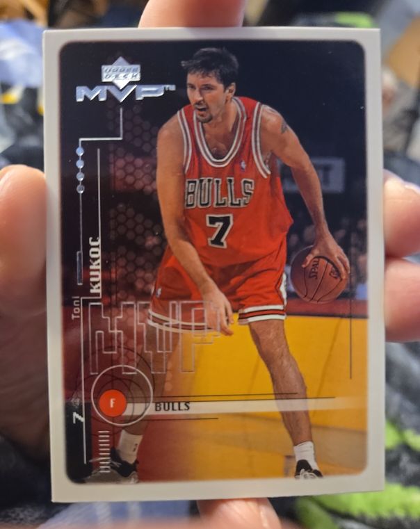 1999-00 Upper Deck MVP #19 Toni Kukoc — front
