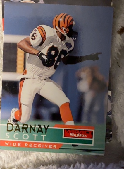 1995 SkyBox Impact #27 Darnay Scott — front