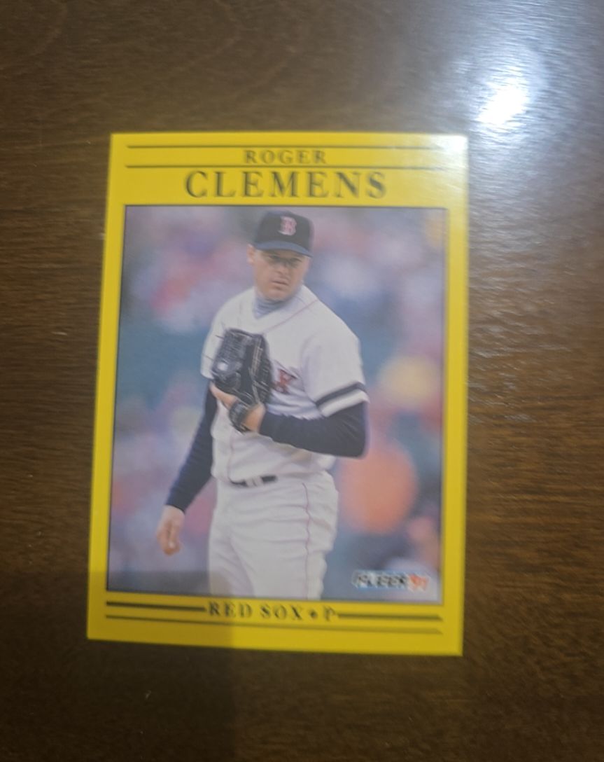 1991 Fleer #90 Roger Clemens — front