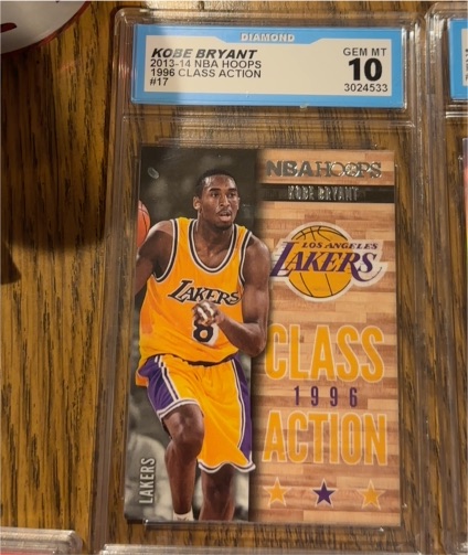 2013-14 Panini Hoops #17 Kobe Bryant Class Action — front