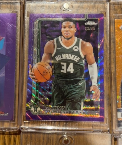 2025 Topps Chrome #33 Giannis Antetokounmpo — front