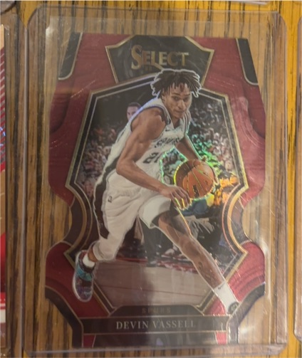 2022-23 Panini Select Premier Level Maroon Prizm Die-Cut #164 Devin Vassell — front