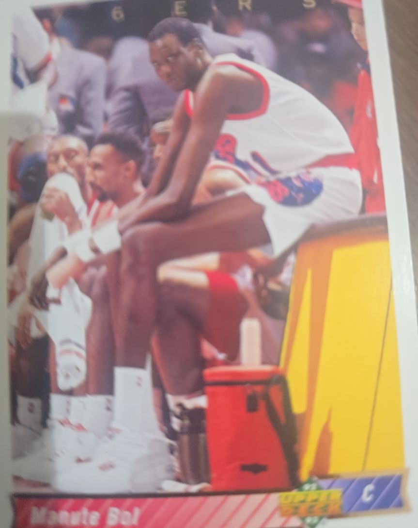 1992-93 Upper Deck #277 Manute Bol — front