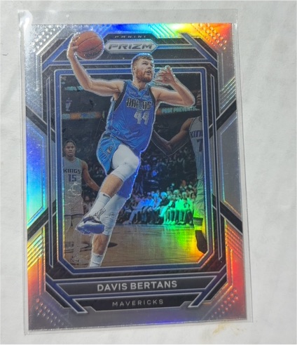 2022-23 Panini Prizm Basketball #189 Davis Bertans — front