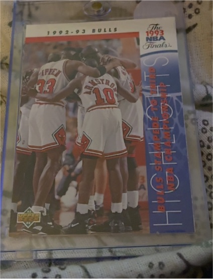 1993-94 Upper Deck #208 1992-93 Bulls Chicago Bulls — front