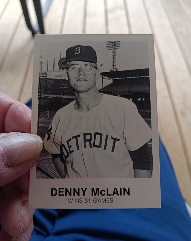 1969 Topps Deckle #8 Denny McLain — front