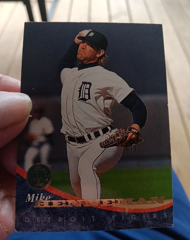 1994 Leaf #183 Mike Henneman — front