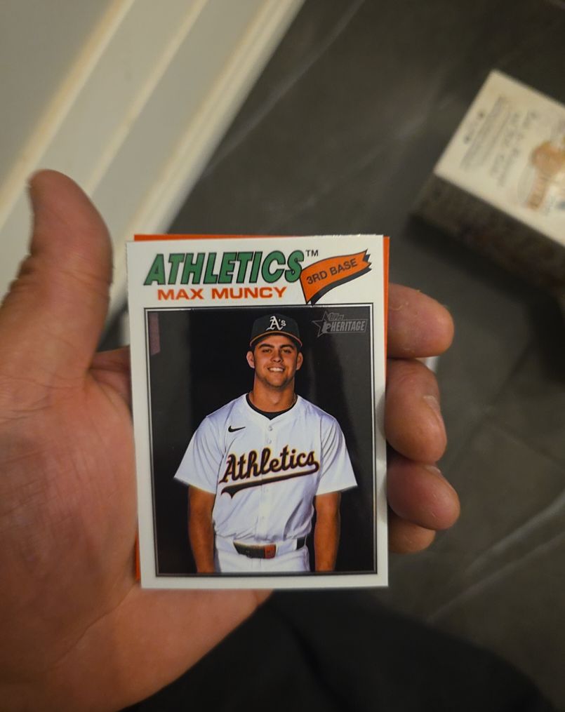 2026 Topps Heritage #105 Max Muncy — front