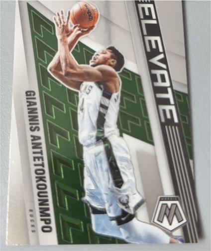 2021-22 Panini Mosaic #13 Giannis Antetokounmpo Elevate — front
