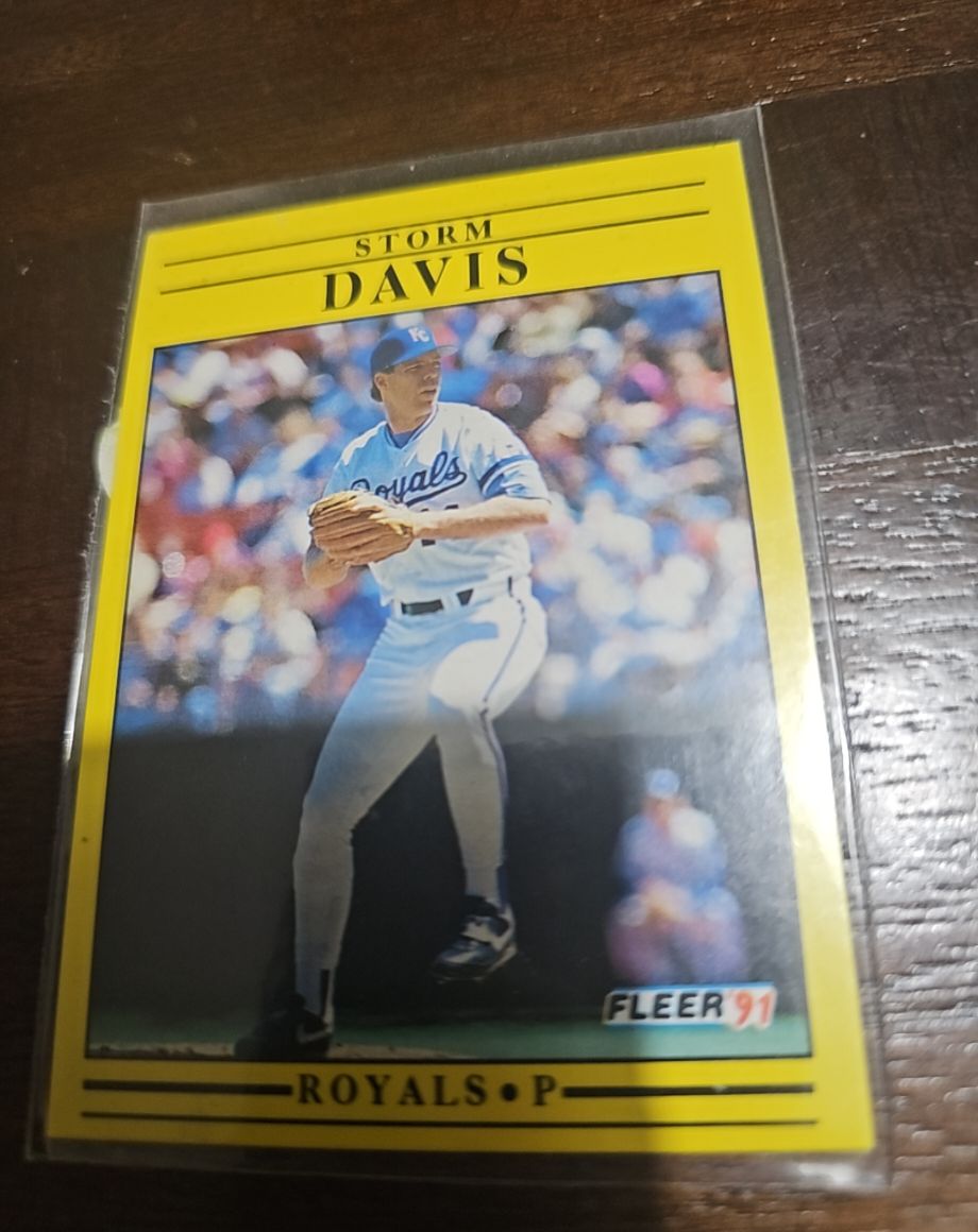 1991 Fleer #556 Storm Davis — front
