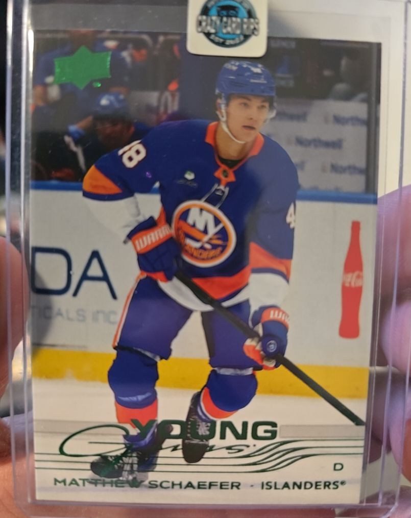 2025-26 Upper Deck Series 2 Young Guns #451 Matthew Schaefer — front