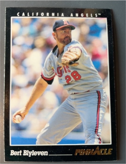 1993 Pinnacle #83 Bert Blyleven — front