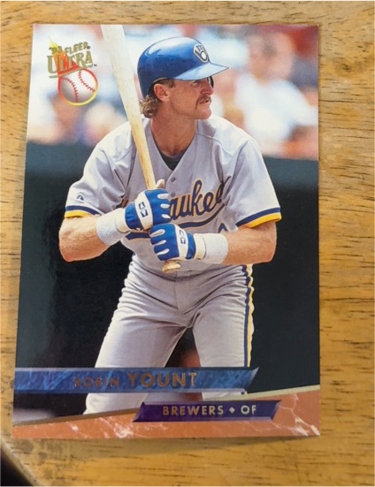 1993 Fleer Ultra #227 Robin Yount — front