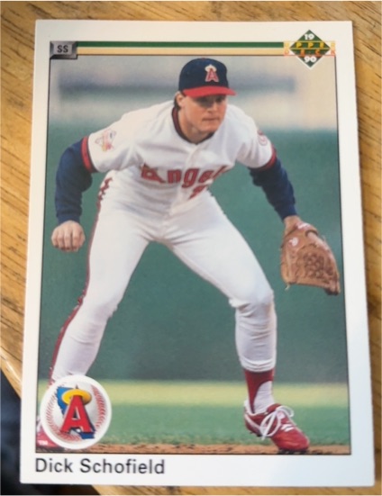 1990 Upper Deck #669 Dick Schofield — front