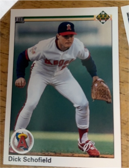 1990 Upper Deck #669 Dick Schofield — front