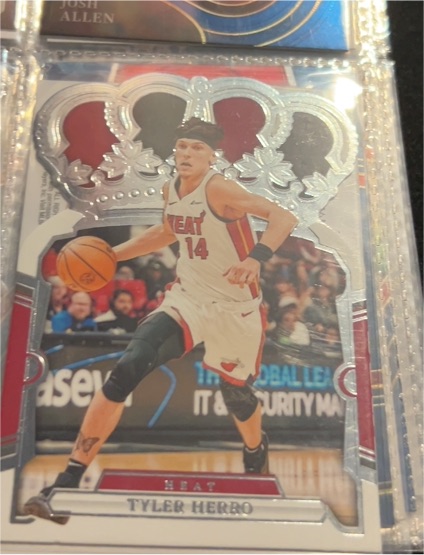 2022-23 Panini Crown Royale #66 Tyler Herro Miami Heat — front