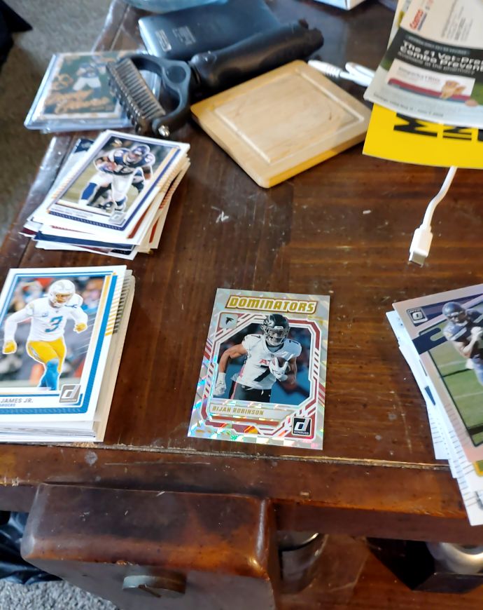 2024 Panini Donruss Optic Dominators #DOM-1 Bijan Robinson — front