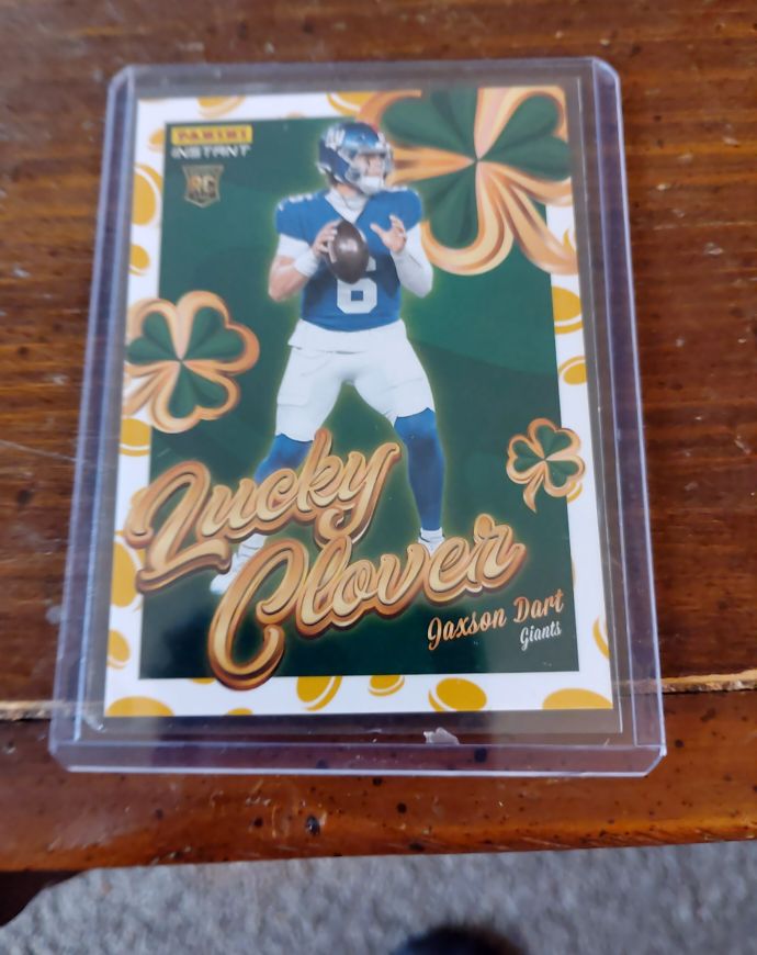2025 Panini Instant #14 Jaxson Dart Lucky Clover Rookie — front