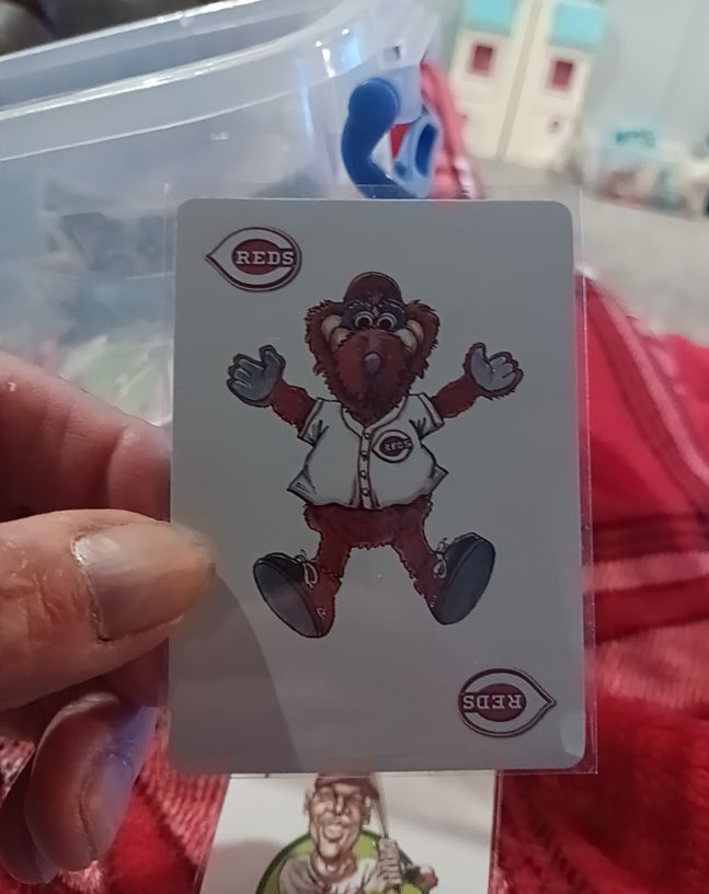 1983 Fleer Cincinnati Reds Mr. Red Sticker Card — front