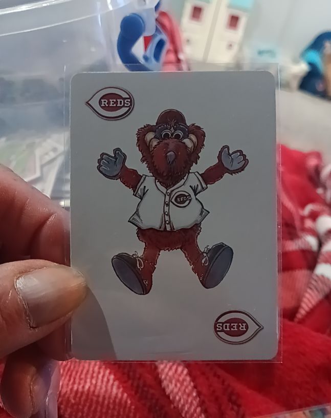 1982 Fleer Cincinnati Reds Mr. Red Sticker Card — front