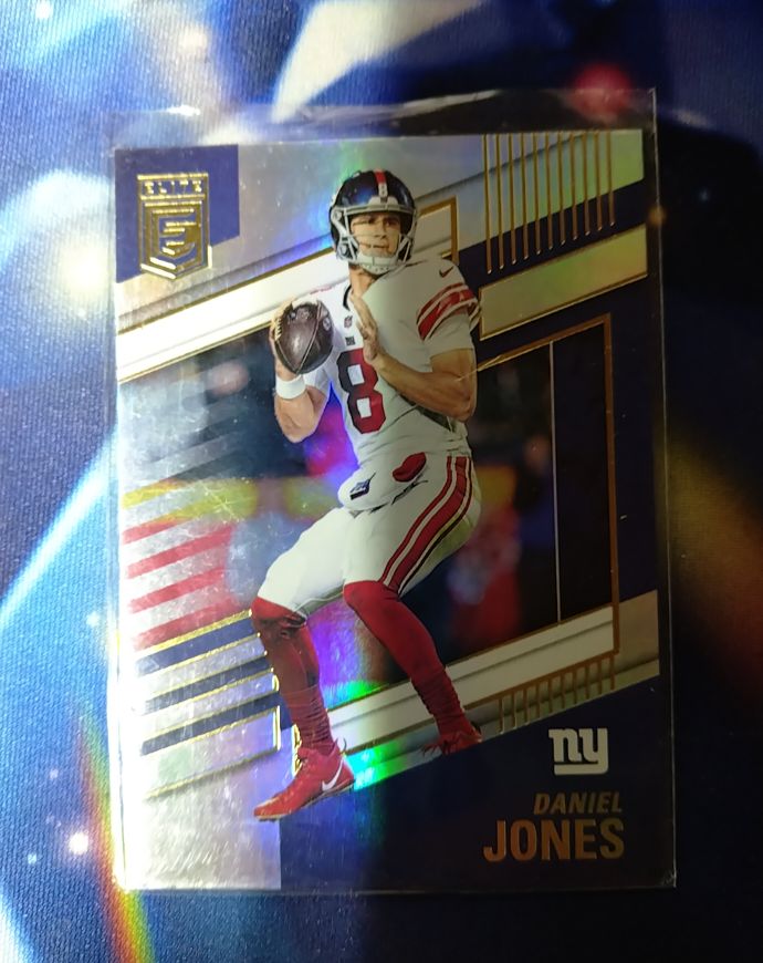 2022 Panini Donruss Elite #8 Daniel Jones — front