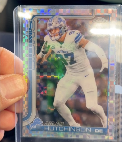 2025 Topps Chrome #104 Aidan Hutchinson — front