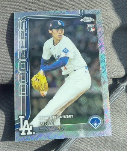 2025 Topps Chrome #217 Roki Sasaki — front