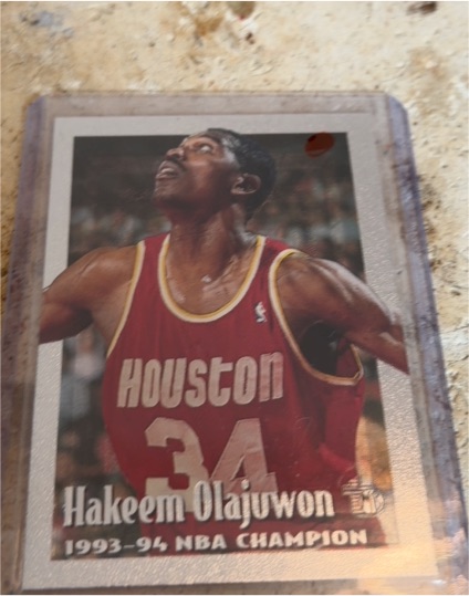 1994-95 Topps Embossed #38 Hakeem Olajuwon — front