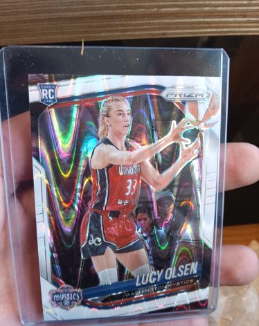 2025 Panini Prizm WNBA #104 Lucy Olsen — front