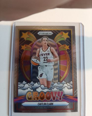 2025 Panini Prizm WNBA #10 Caitlin Clark Groovy Indiana Fever — front