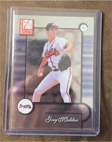 2001 Donruss Elite #8 Greg Maddux — front