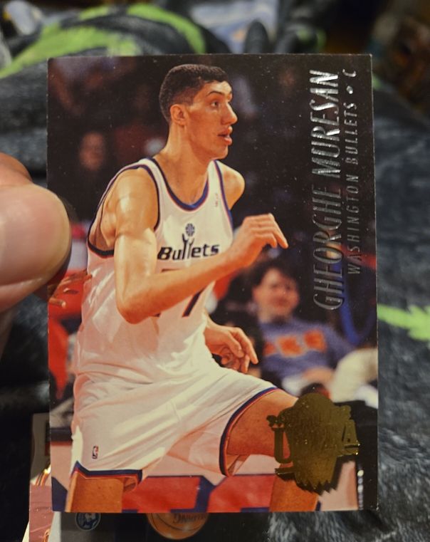 1994-95 Fleer Ultra #196 Gheorghe Muresan — front