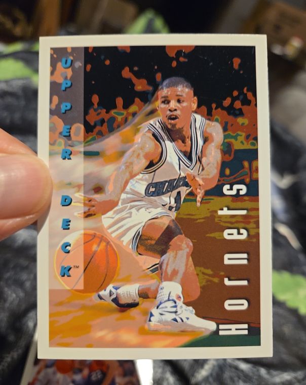 1992-93 Upper Deck #352 Muggsy Bogues — front