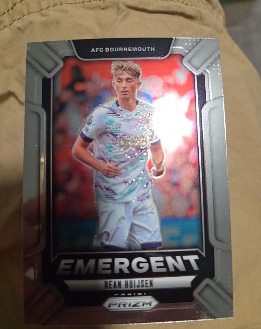 2024-25 Panini Prizm Premier League #19 Dean Huijsen Emergent — front