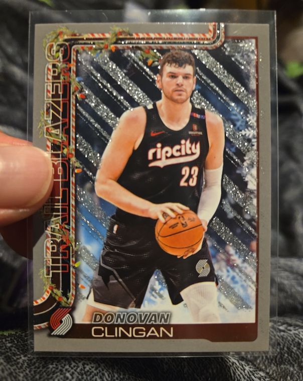 2025-26 Topps Holiday #H100 Donovan Clingan — front