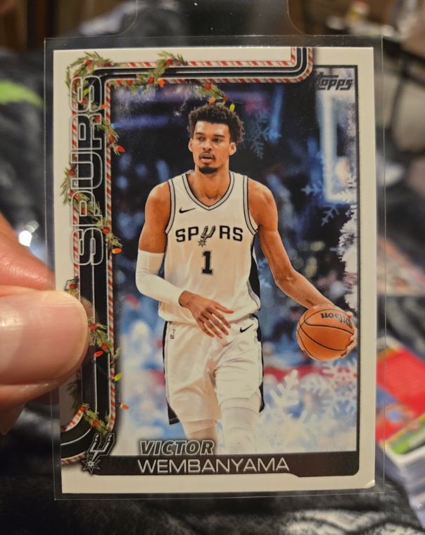 2025-26 Topps Holiday #H156 Victor Wembanyama — front