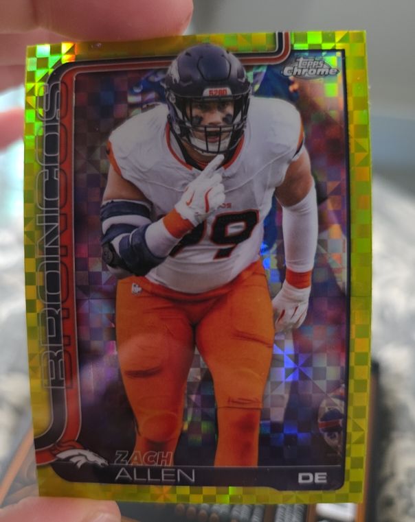 2025 Topps Chrome #95 Zach Allen Lime Green X-Fractor Denver Broncos — front