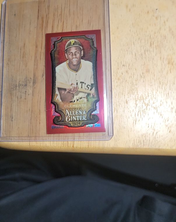 2024 Topps Allen & Ginter Chrome #124 Roberto Clemente — front